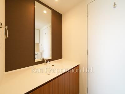 Powder Room ※Photo of the same layout on 25 floor. Decoration and fixture may differ.