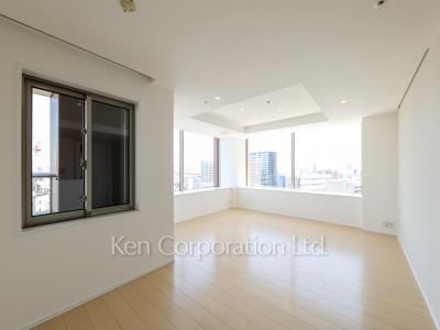 Living-Dining ※Photo of the same layout on 12 floor. Decoration and fixture may differ.
