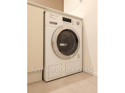 Washer-Dryer ※Photo of the same layout on 12 floor. Decoration and fixture may differ.