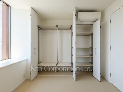 Closet ※Photo of the same layout on 12 floor. Decoration and fixture may differ.