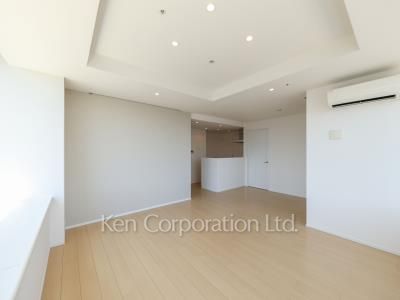 Living-Dining ※Photo of the same layout on 12 floor. Decoration and fixture may differ.