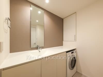 Powder Room ※Photo of the same layout on 12 floor. Decoration and fixture may differ.
