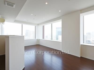 Living-Dining ※Photo of the same layout on 29 floor. Decoration and fixture may differ.