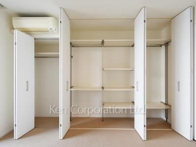 Closet ※Photo of the same layout on 29 floor. Decoration and fixture may differ.