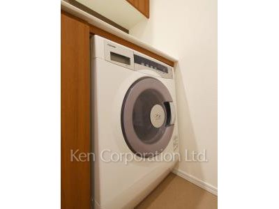 Washer-Dryer ※Photo of the same layout on 29 floor. Decoration and fixture may differ.