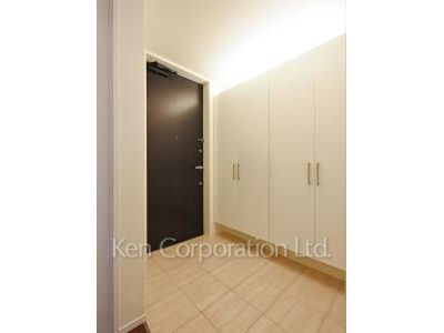 Entrance ※Photo of the same layout on 29 floor. Decoration and fixture may differ.