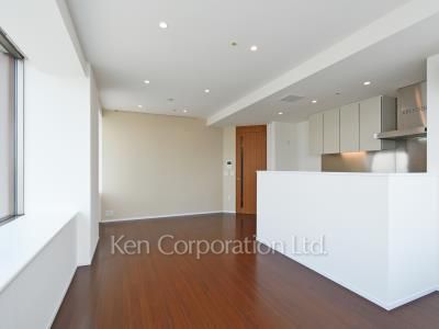 Living-Dining ※Photo of the same layout on 29 floor. Decoration and fixture may differ.