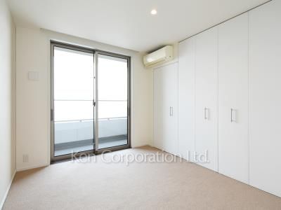 Master Bedroom ※Photo of the same layout on 29 floor. Decoration and fixture may differ.