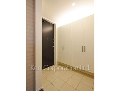 Entrance ※Photo of the same layout on 19 floor. Decoration and fixture may differ.