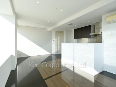 Living-Dining ※Photo of the same layout on 19 floor. Decoration and fixture may differ.