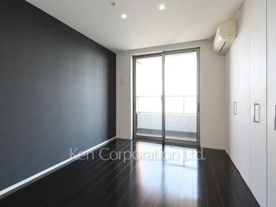 Master Bedroom ※Photo of the same layout on 19 floor. Decoration and fixture may differ.