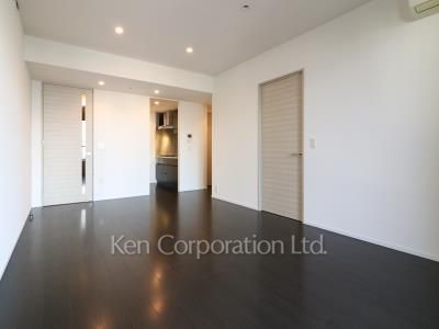 Living-Dining ※Photo of the same layout on 11 floor. Decoration and fixture may differ.