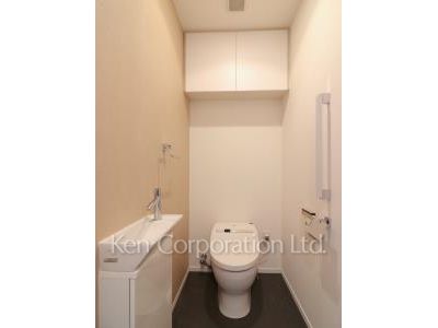 Lavatory ※Photo of the same layout on 11 floor. Decoration and fixture may differ.