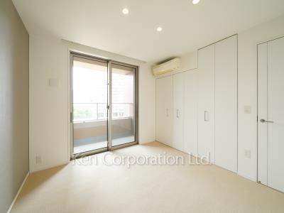 Bedroom ※Photo of the same layout on 6 floor. Decoration and fixture may differ.
