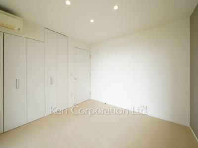 Bedroom ※Photo of the same layout on 6 floor. Decoration and fixture may differ.