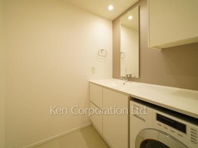 Powder Room ※Photo of the same layout on 6 floor. Decoration and fixture may differ.