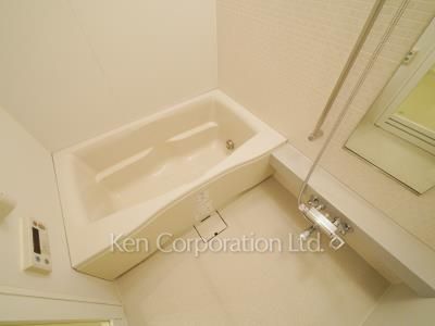Bath ※Photo of the same layout on 6 floor. Decoration and fixture may differ.