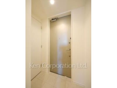 Entrance ※Photo of the same layout on 6 floor. Decoration and fixture may differ.