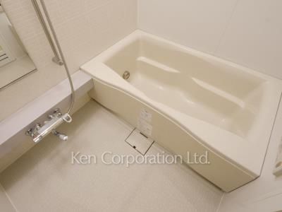 Bath ※Photo of the same layout on 6 floor. Decoration and fixture may differ.