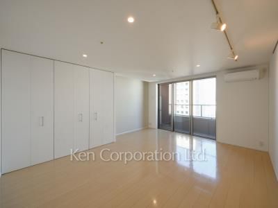 Living-Dining ※Photo of the same layout on 12 floor. Decoration and fixture may differ.