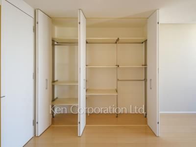 Closet ※Photo of the same layout on 12 floor. Decoration and fixture may differ.