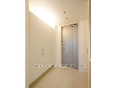 Entrance ※Photo of the same layout on 12 floor. Decoration and fixture may differ.