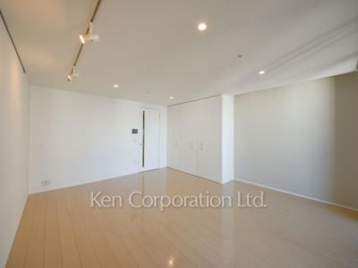 Living-Dining ※Photo of the same layout on 12 floor. Decoration and fixture may differ.