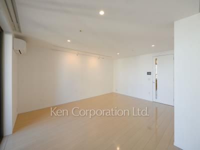 Living-Dining ※Photo of the same layout on 12 floor. Decoration and fixture may differ.