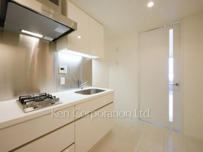 Kitchen ※Photo of the same layout on 12 floor. Decoration and fixture may differ.