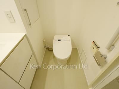 Lavatory ※Photo of the same layout on 12 floor. Decoration and fixture may differ.