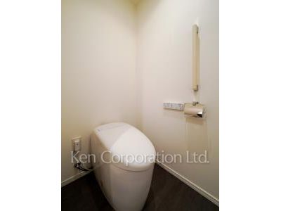 Lavatory ※Photo of the same layout on 15 floor. Decoration and fixture may differ.
