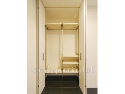 Closet ※Photo of the same layout on 23 floor. Decoration and fixture may differ.