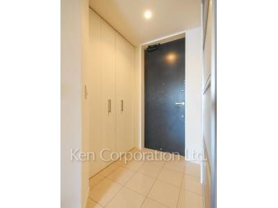 Entrance ※Photo of the same layout on 23 floor. Decoration and fixture may differ.