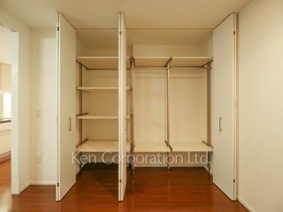 Closet ※Photo of the same layout on 9 floor. Decoration and fixture may differ.