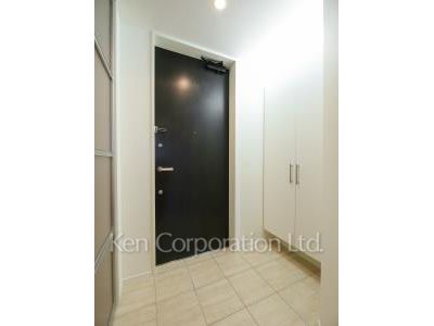 Entrance ※Photo of the same layout on 9 floor. Decoration and fixture may differ.