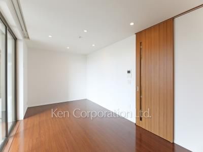 Living-Dining ※Photo of the same layout on 9 floor. Decoration and fixture may differ.