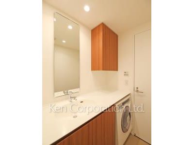 Powder Room ※Photo of the same layout on 9 floor. Decoration and fixture may differ.