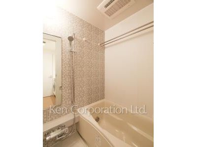 Bath ※Photo of the same layout on 9 floor. Decoration and fixture may differ.