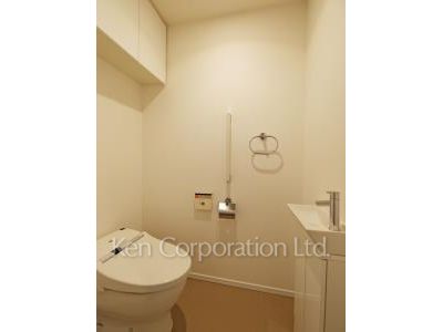 Lavatory ※Photo of the same layout on 9 floor. Decoration and fixture may differ.
