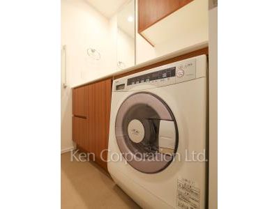 Washer-Dryer ※Photo of the same layout on 9 floor. Decoration and fixture may differ.