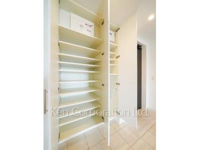 Shoes Closet