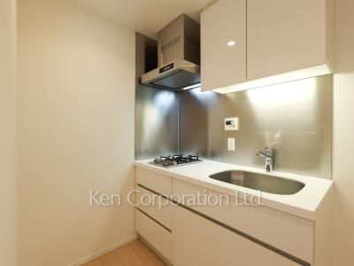 Kitchen ※Photo of the same layout on 12 floor. Decoration and fixture may differ.