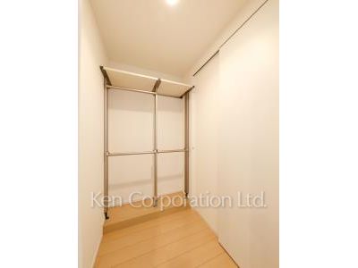 Walk-In Closet ※Photo of the same layout on 12 floor. Decoration and fixture may differ.