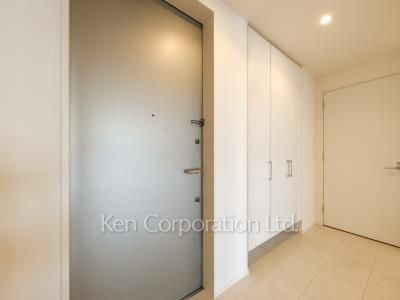 Entrance ※Photo of the same layout on 12 floor. Decoration and fixture may differ.