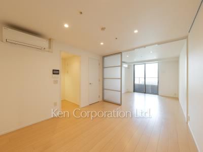 Living-Dining ※Photo of the same layout on 12 floor. Decoration and fixture may differ.