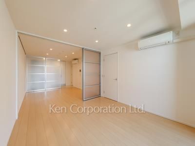 Bedroom ※Photo of the same layout on 12 floor. Decoration and fixture may differ.