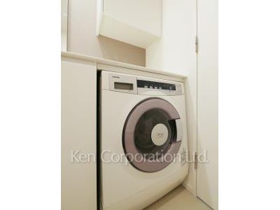 Washer-Dryer ※Photo of the same layout on 20 floor. Decoration and fixture may differ.