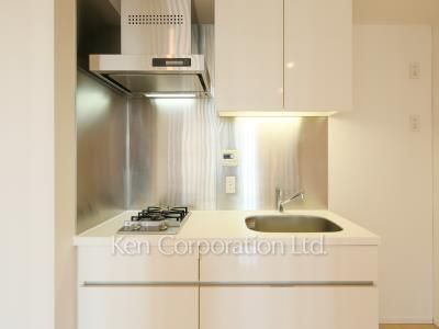 Kitchen ※Photo of the same layout on 20 floor. Decoration and fixture may differ.