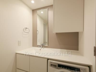 Powder Room ※Photo of the same layout on 20 floor. Decoration and fixture may differ.