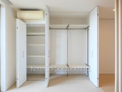 Closet ※Photo of the same layout on 20 floor. Decoration and fixture may differ.